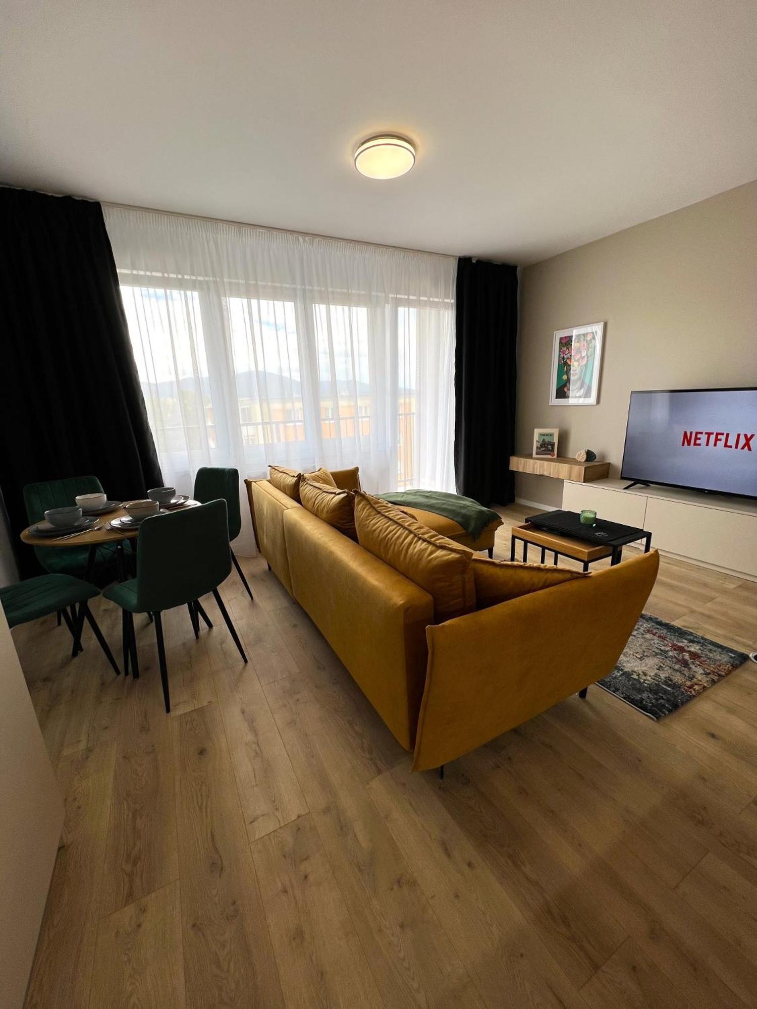 Cozy Stay Apartment Trenčín Esterno foto